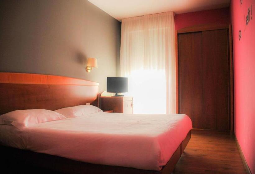 스탠다드 룸, Marco Effe