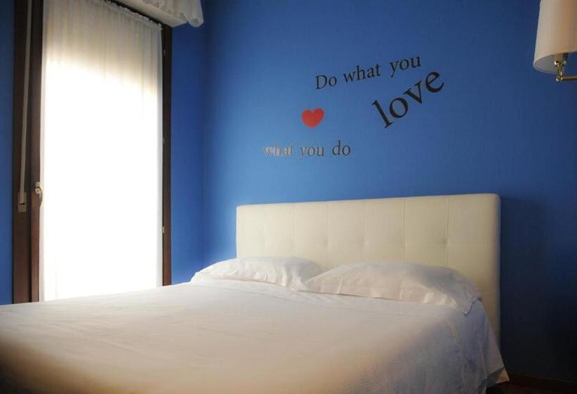 스탠다드 룸, Marco Effe