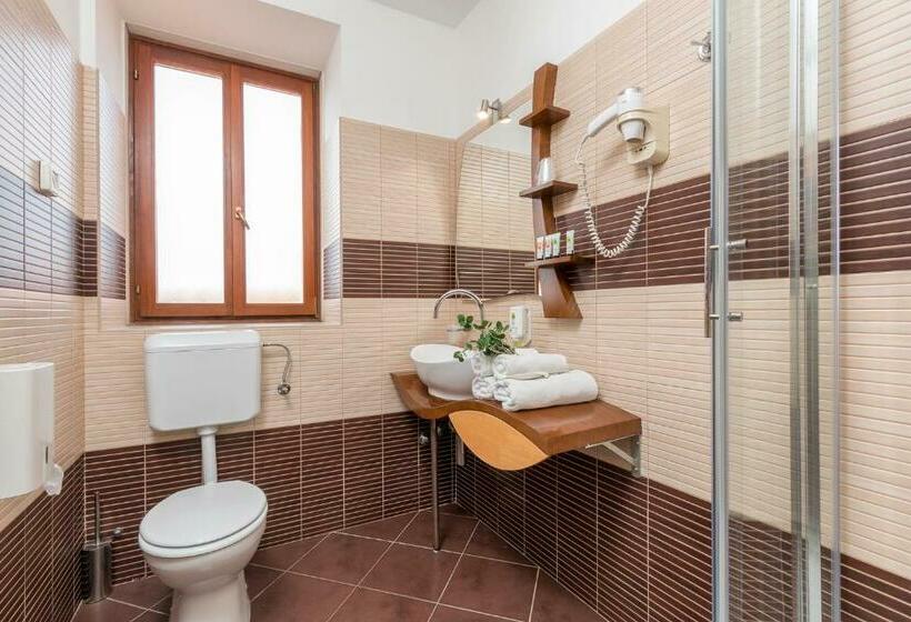 غرفة قياسية مطلّة علي البحر, Marina