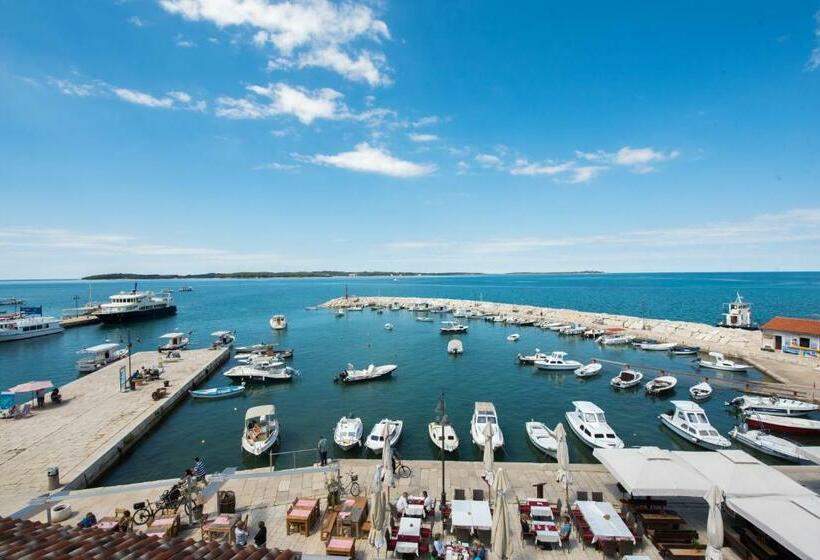 غرفة قياسية مطلّة علي البحر, Marina