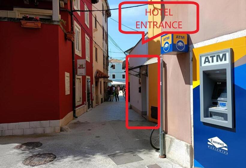 غرفة قياسية مطلّة علي البحر, Marina