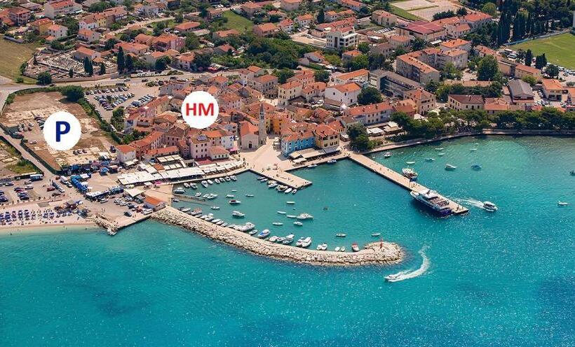 غرفة قياسية مطلّة علي البحر, Marina