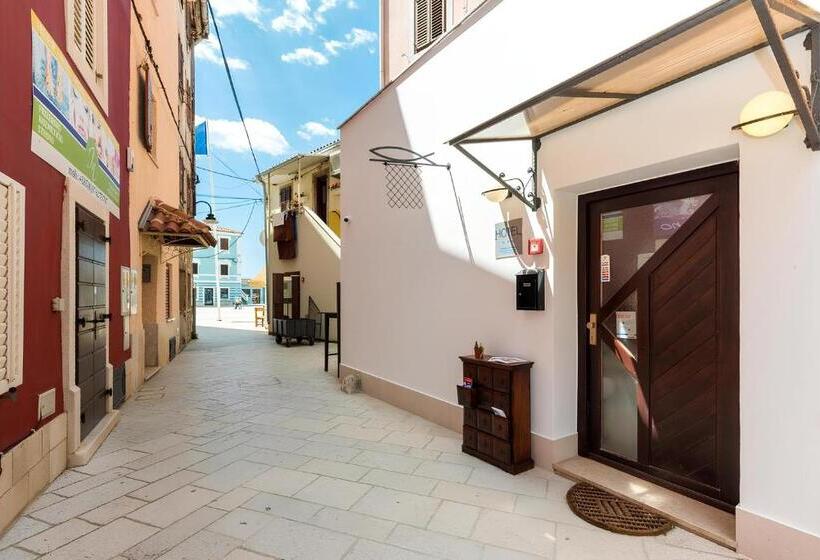 غرفة قياسية مطلّة علي البحر, Marina