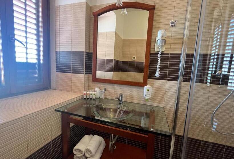 غرفة قياسية, Marina