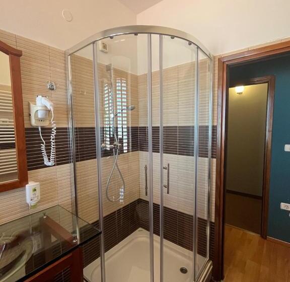 غرفة قياسية, Marina