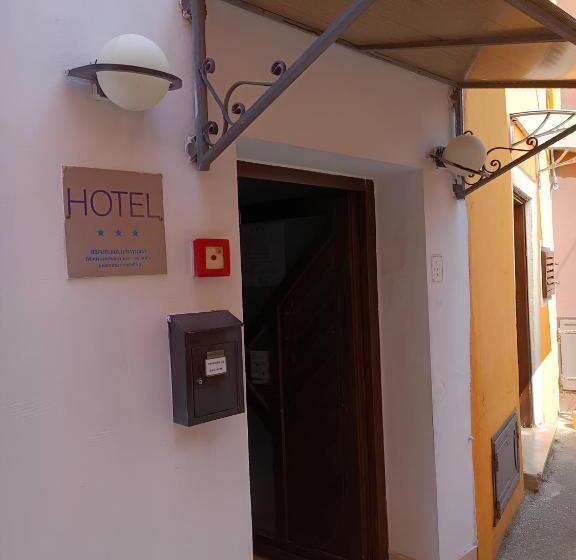 غرفة قياسية, Marina