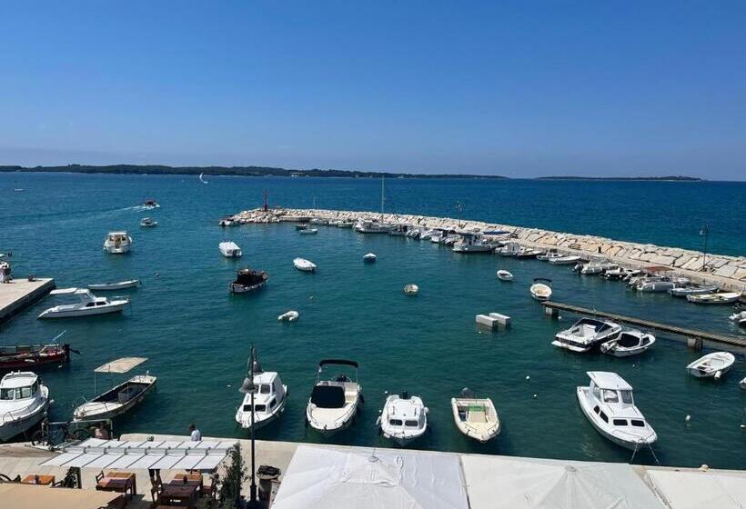 Номер Стандарт Вид на Море, Marina