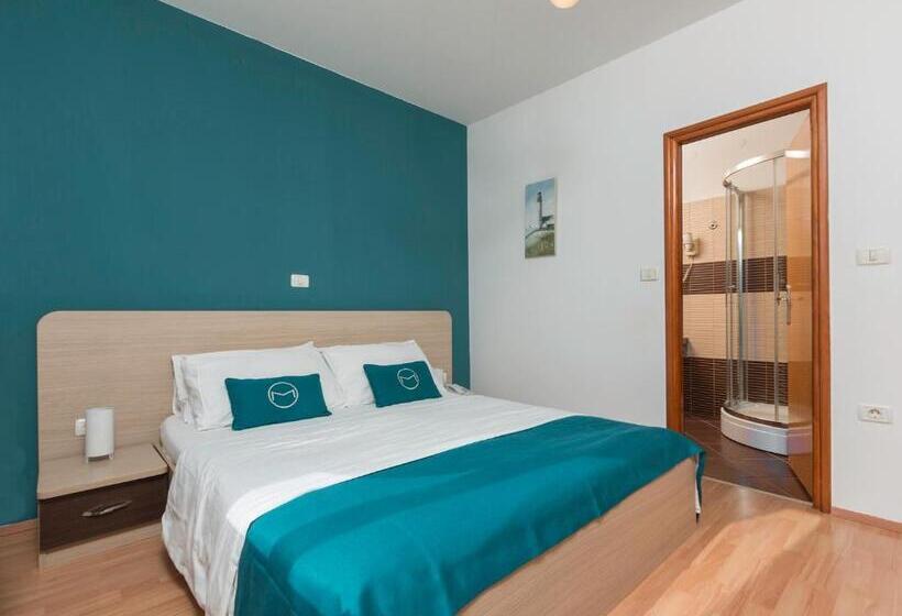 غرفة قياسية مطلّة علي البحر, Marina