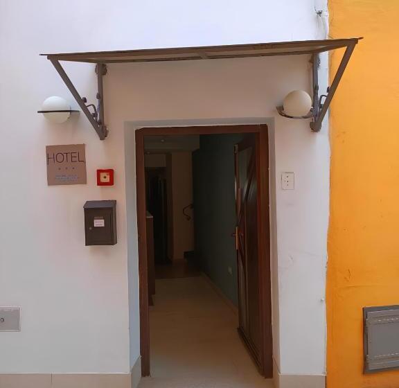 غرفة قياسية, Marina