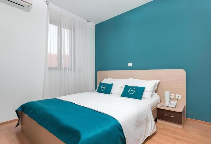 غرفة قياسية, Marina