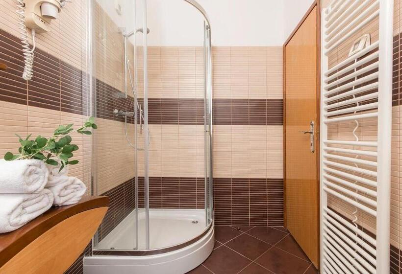 غرفة قياسية, Marina