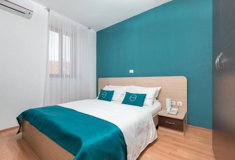 غرفة قياسية, Marina