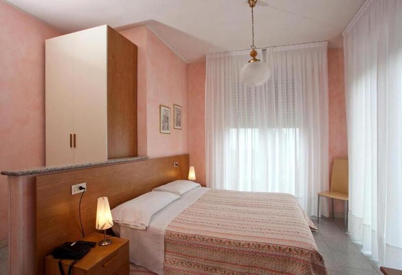 Трехместный Номер Стандарт с Балконом, Mirabello