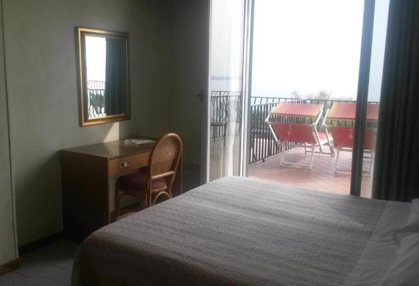 Номер Стандарт Вид на Озеро, Mirabello