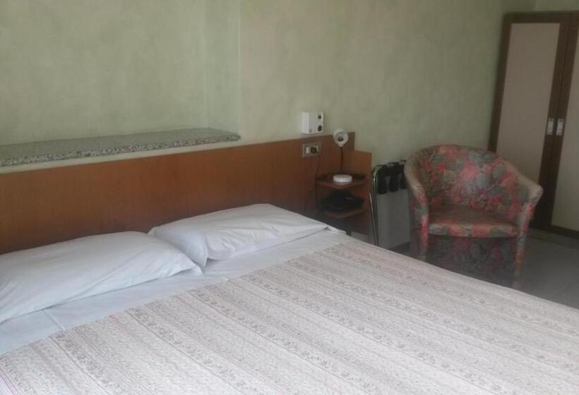 Номер Стандарт Вид на Озеро, Mirabello