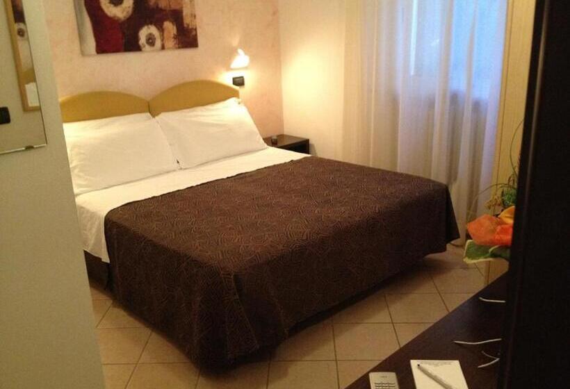 חדר סטנדרט, Numi & Medusa