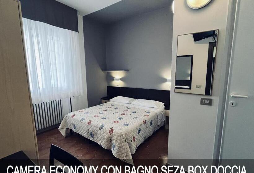 חדר אקונומי, Numi & Medusa