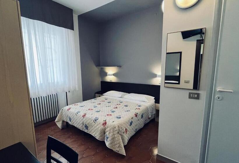 חדר אקונומי, Numi & Medusa