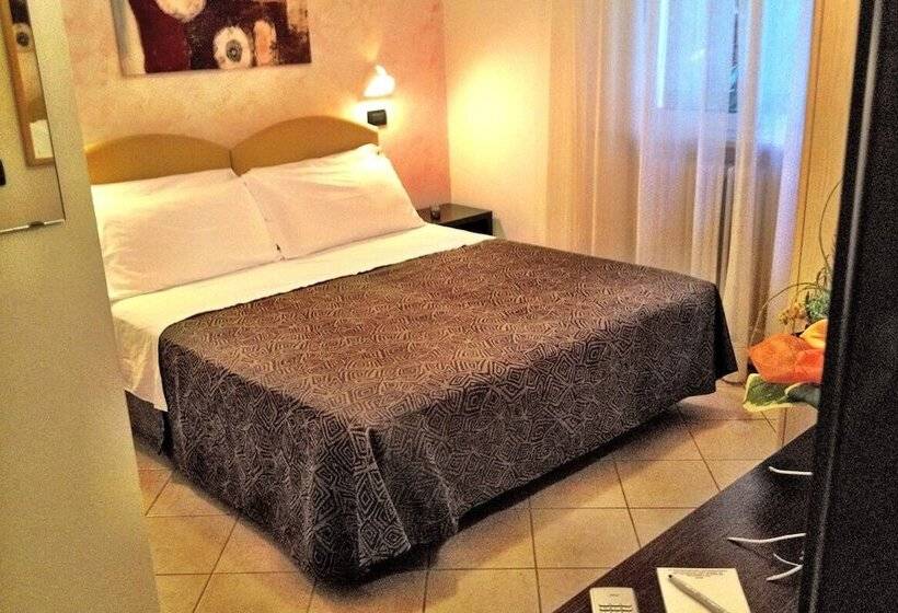 חדר אקונומי, Numi & Medusa