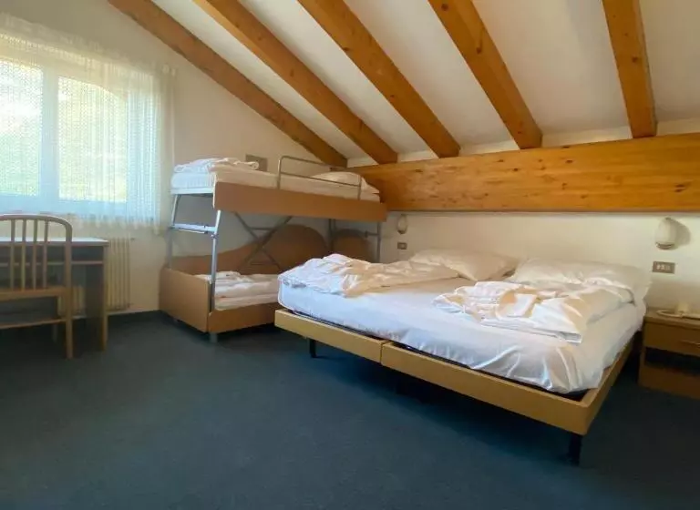 Pokój Czteroosobowy Standard, Olisamir