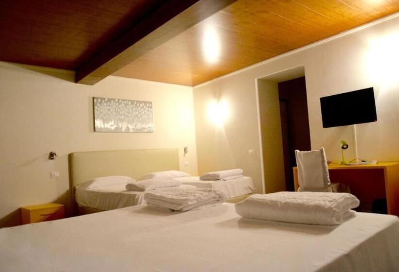 スタンダード4人部屋, Pinamonte