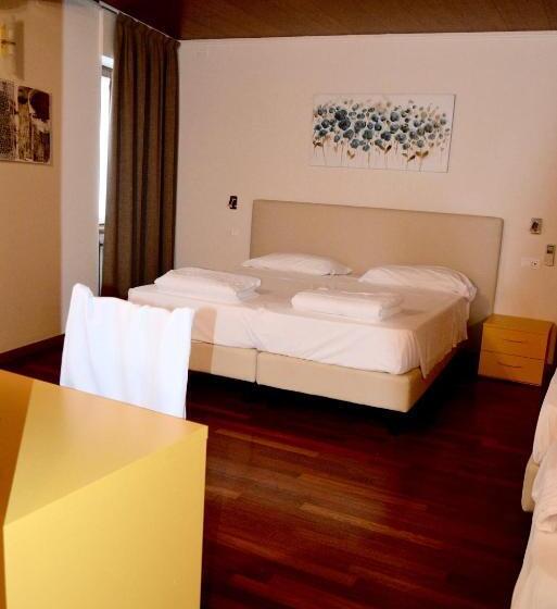 スタンダード4人部屋, Pinamonte