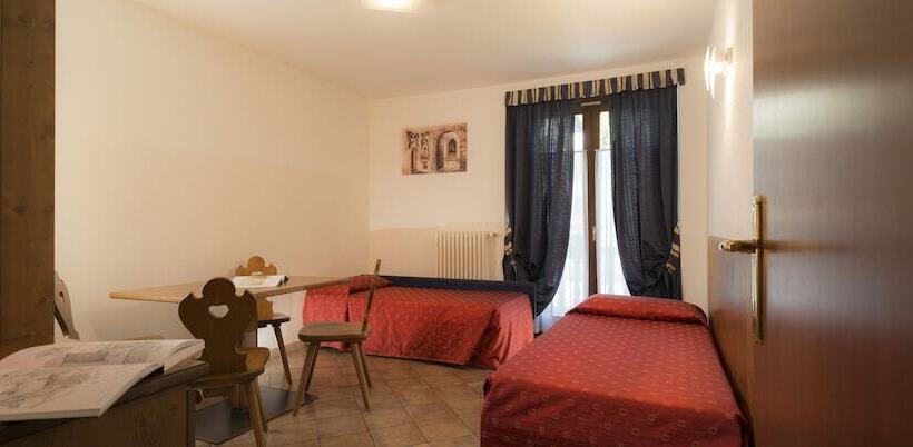 اتاق استاندارد چهار تخته, Residence Chateau