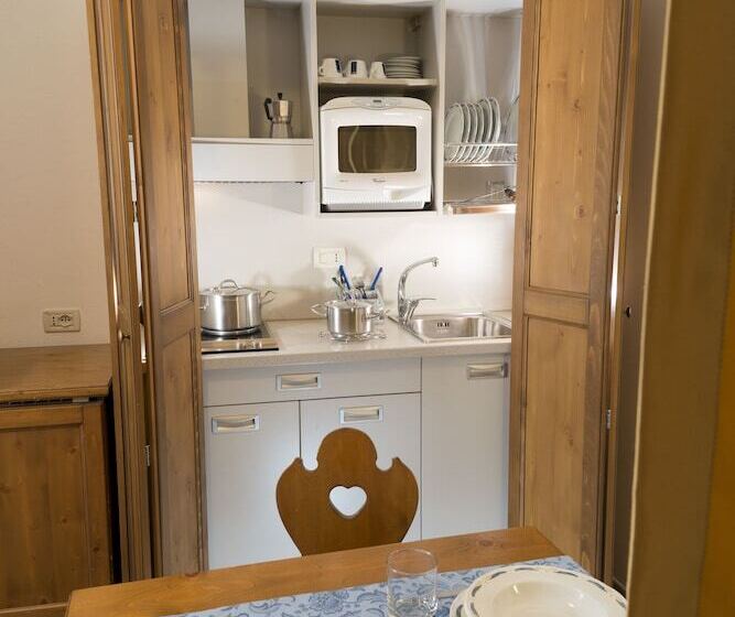 اتاق استاندارد چهار تخته, Residence Chateau