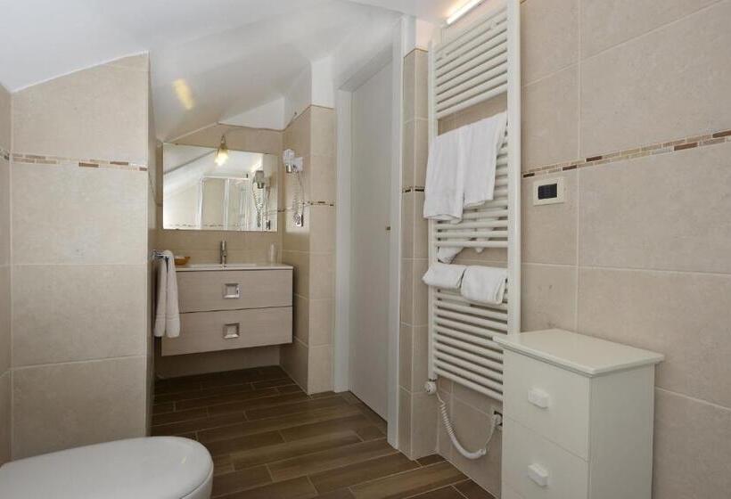 스탠다드 트리플 발코니 룸, Ristorante Commercio