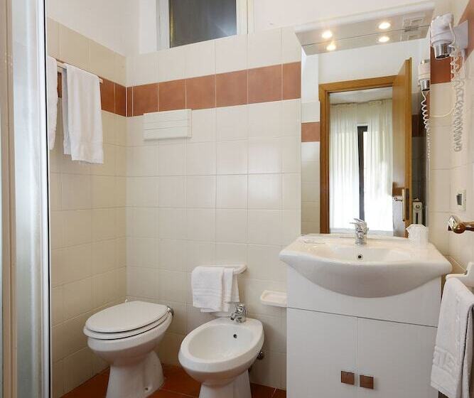 발코니가 있는 4인용 스탠다드 룸, Ristorante Commercio