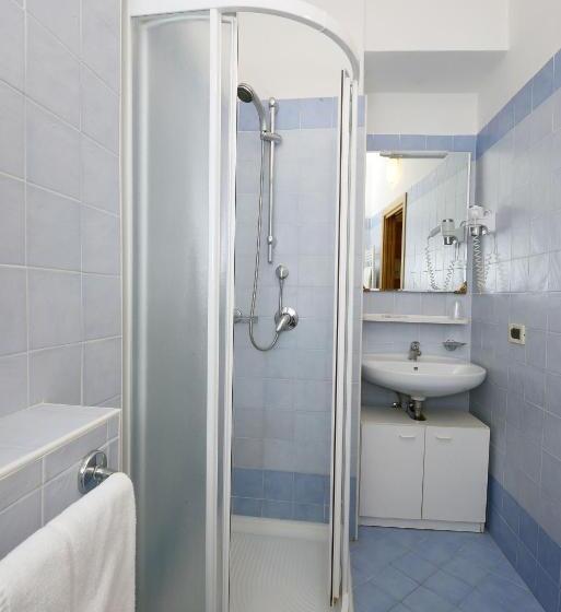 발코니가 있는 4인용 스탠다드 룸, Ristorante Commercio