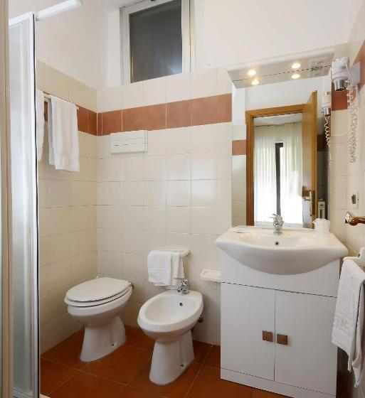 발코니가 있는 4인용 스탠다드 룸, Ristorante Commercio