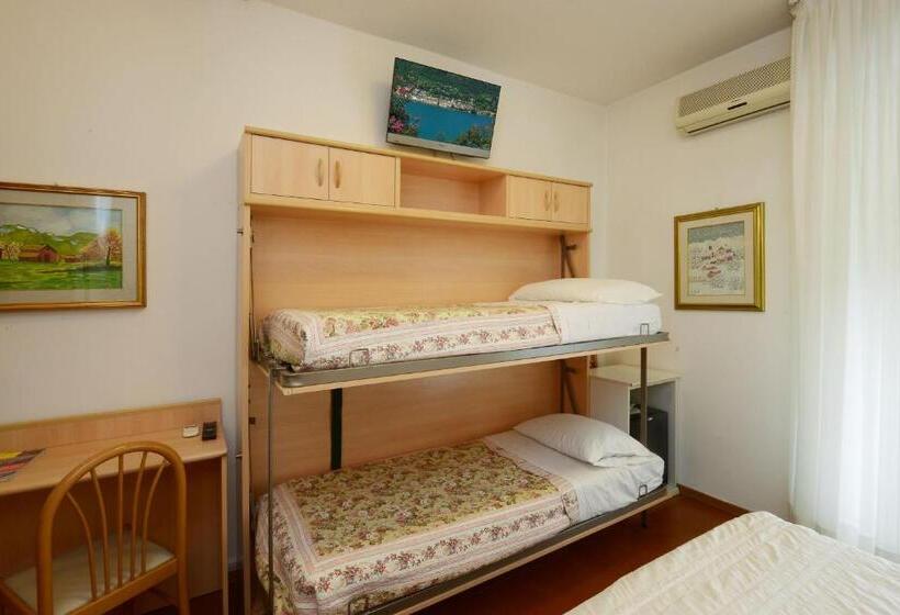 발코니가 있는 4인용 스탠다드 룸, Ristorante Commercio