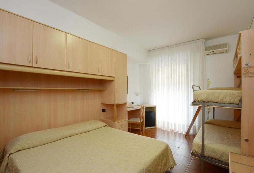 발코니가 있는 4인용 스탠다드 룸, Ristorante Commercio