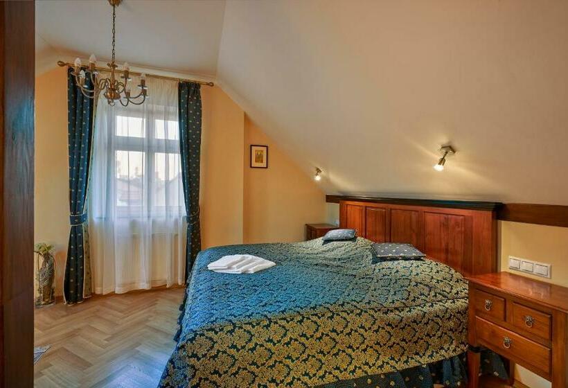 اتاق سوپریور, Salvator