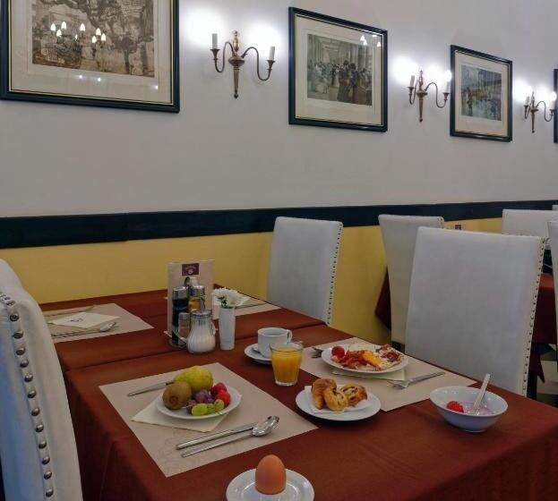 اتاق سوپریور, Salvator