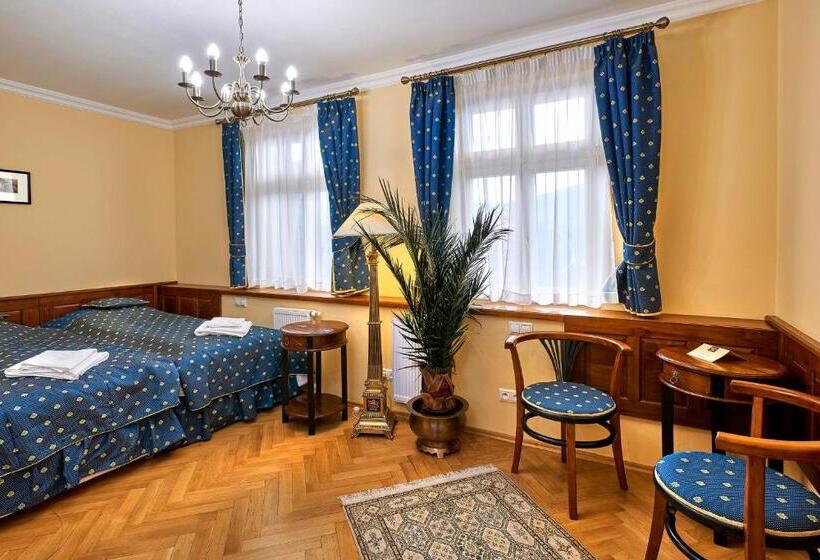 اتاق لوکس با بالکن, Salvator