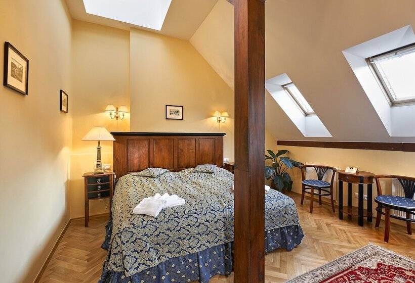 Quarto Estandar, Salvator