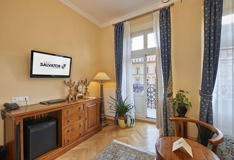 اتاق لوکس با بالکن, Salvator