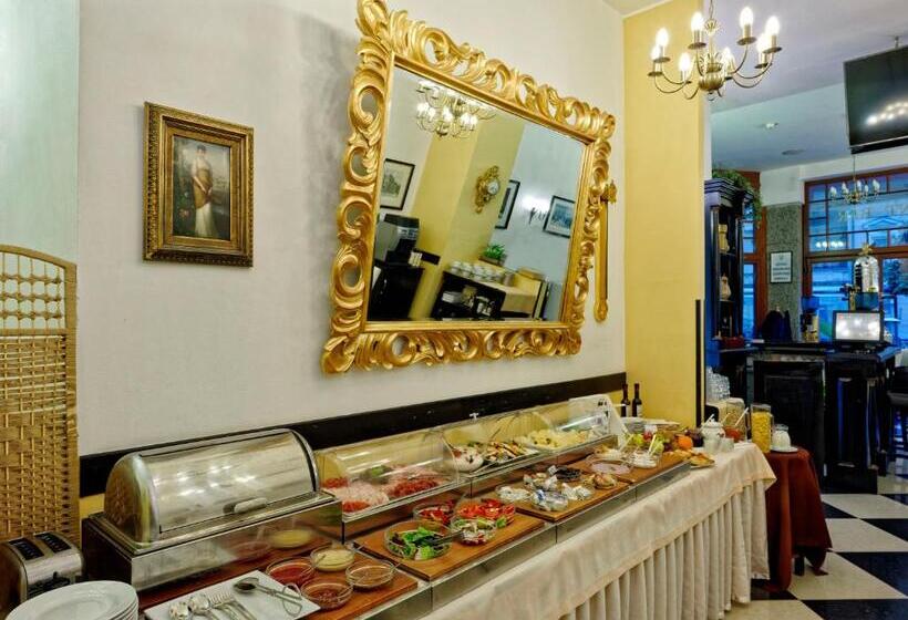 اتاق لوکس با بالکن, Salvator