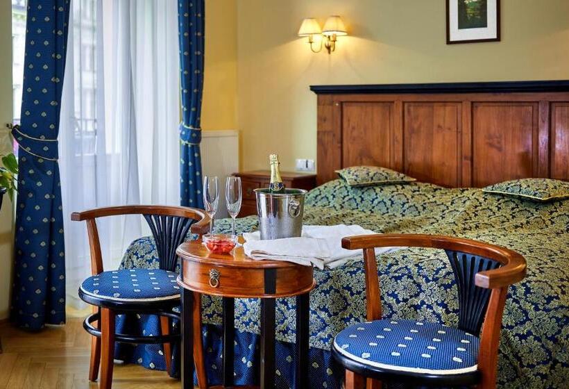 اتاق لوکس با بالکن, Salvator