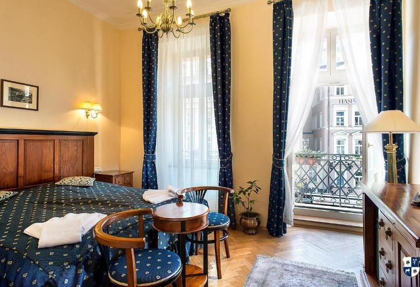 اتاق لوکس با بالکن, Salvator