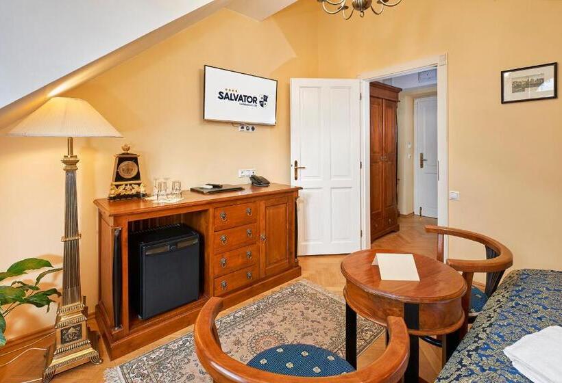 Quarto Estandar, Salvator