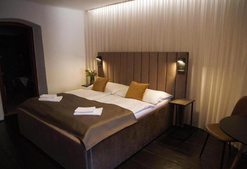 标准间, Svambersky Dum