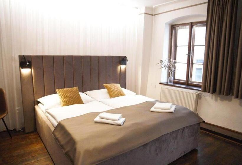 标准间, Svambersky Dum