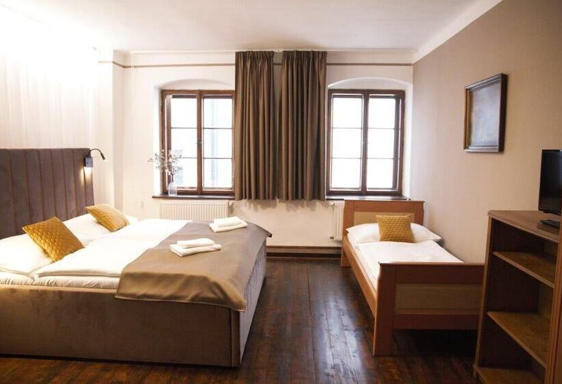 标准间, Svambersky Dum