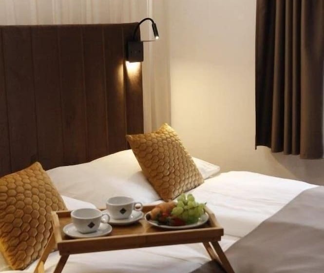 标准间, Svambersky Dum