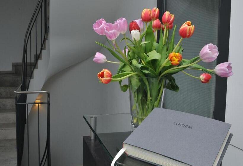 スタンダードルーム, Tandem