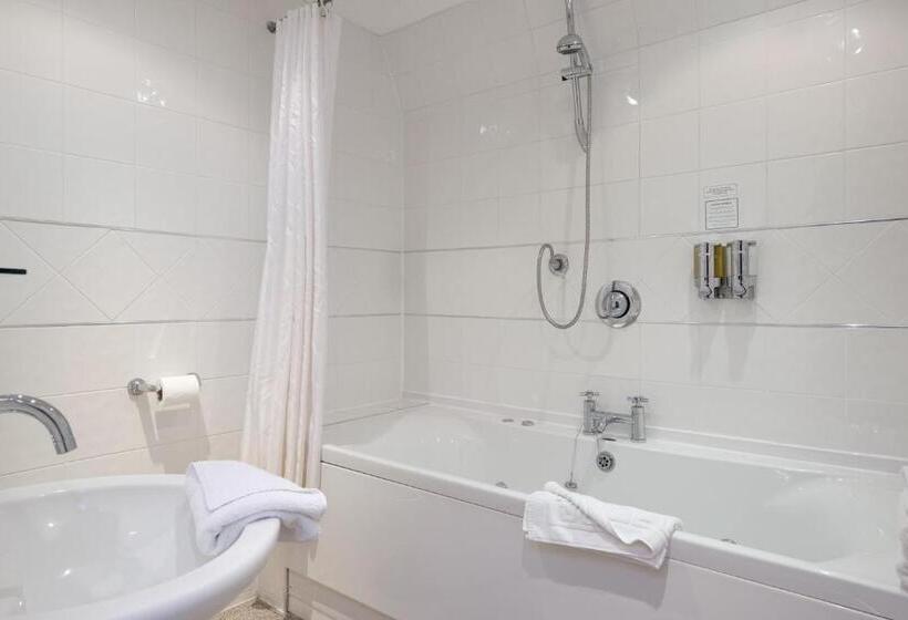 غرفة عائلية, The Cathedral