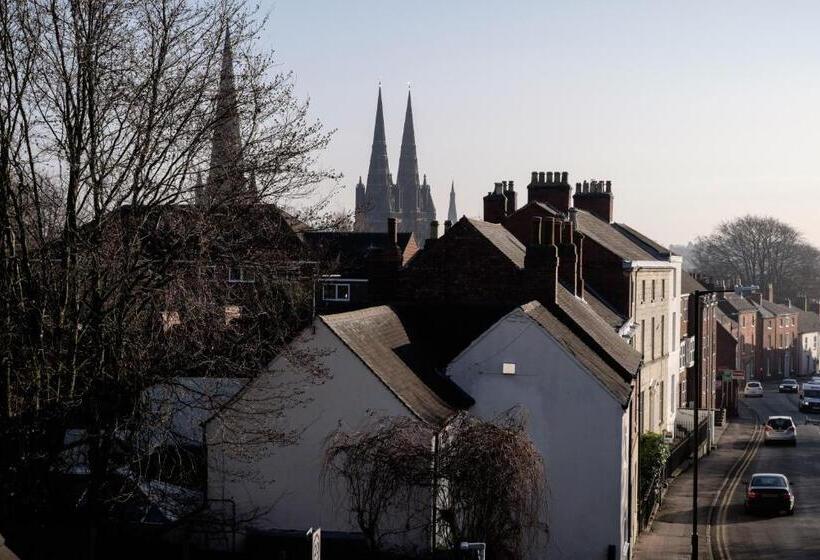 غرفة بريميوم, The Cathedral